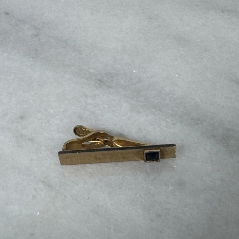 Vintage Gold Plated Signed Swank Black Rhinestone Accent Small Tie Clip Clasp